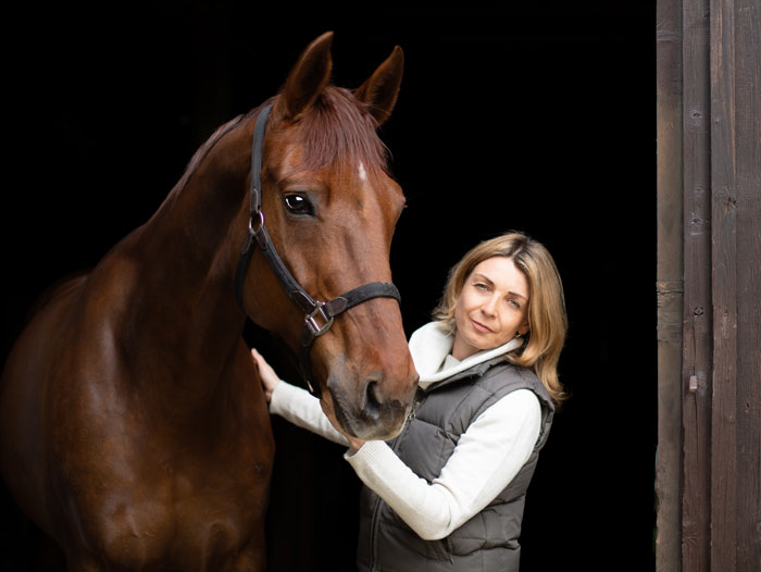Silvia Ettl-Huber mit ihrem Pferd