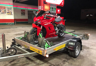 Motorrad richtig verzurren