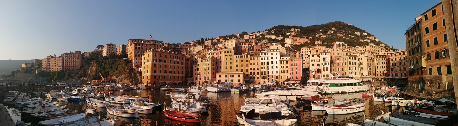 Coté port (avec un vrai port de pêche ) 