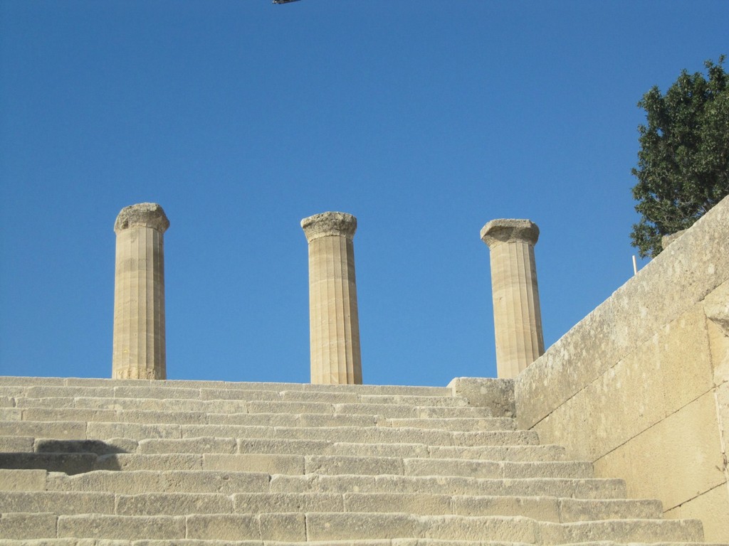 d'être construite autour du temple Athena