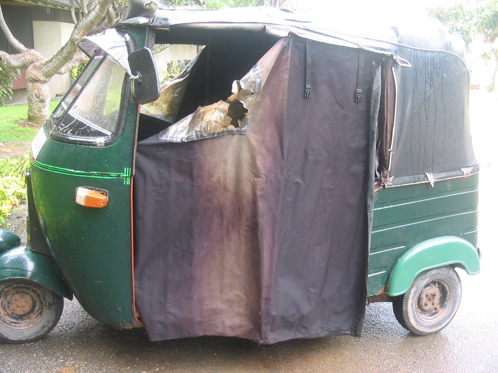 Un tuk tuk tout pourri, qu'il fallait parfois pousser...