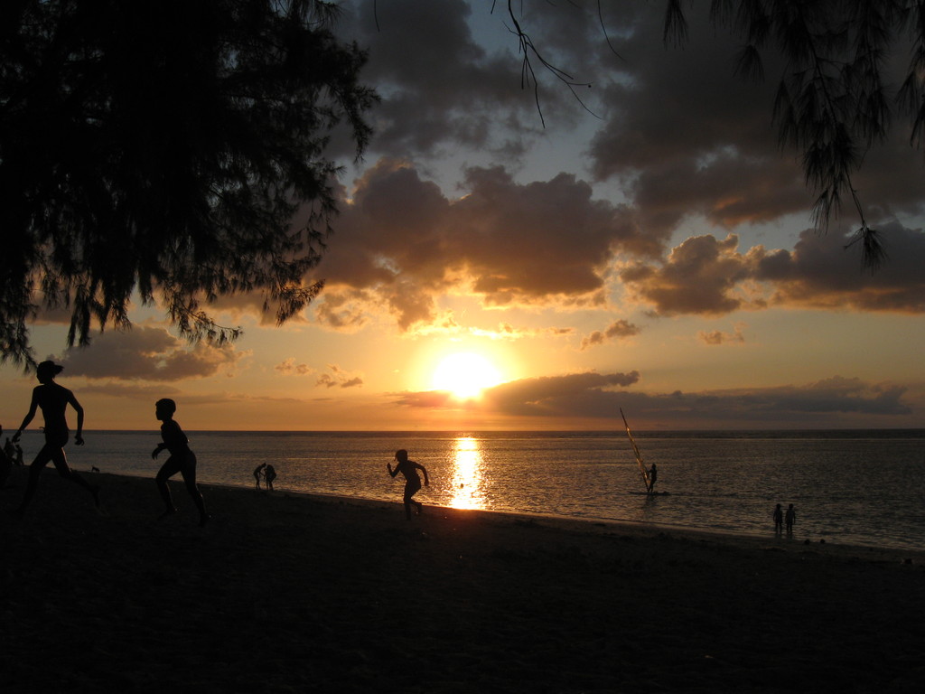 Coucher de soleil sur la plage de Flic-en-Flac 