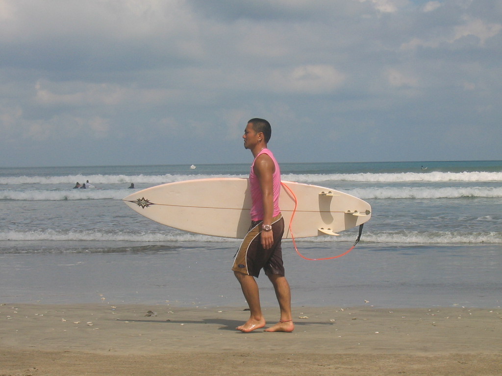 plage de  Kuta, entre surfeurs....