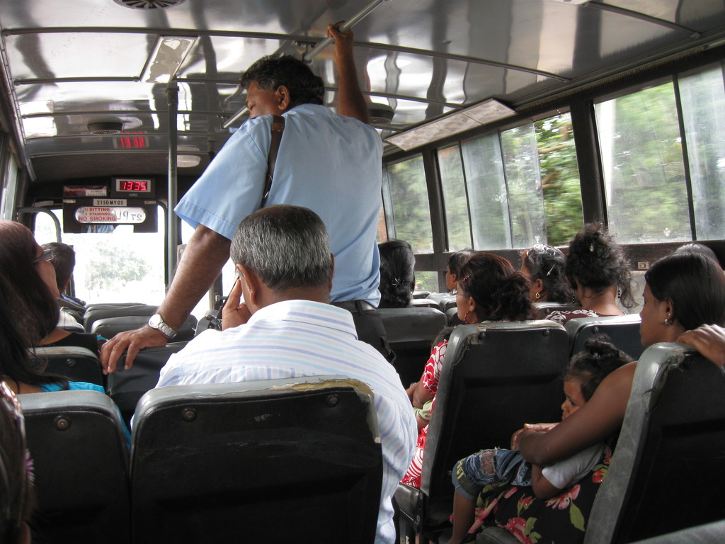 et bus pour  aller à Port Louis 