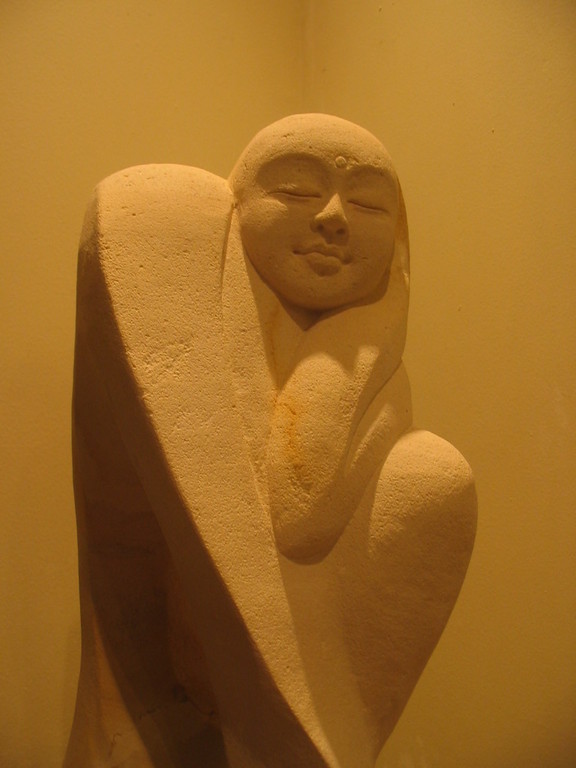 le sens de l'art très prononcé, ici une statue dans des toilettes!