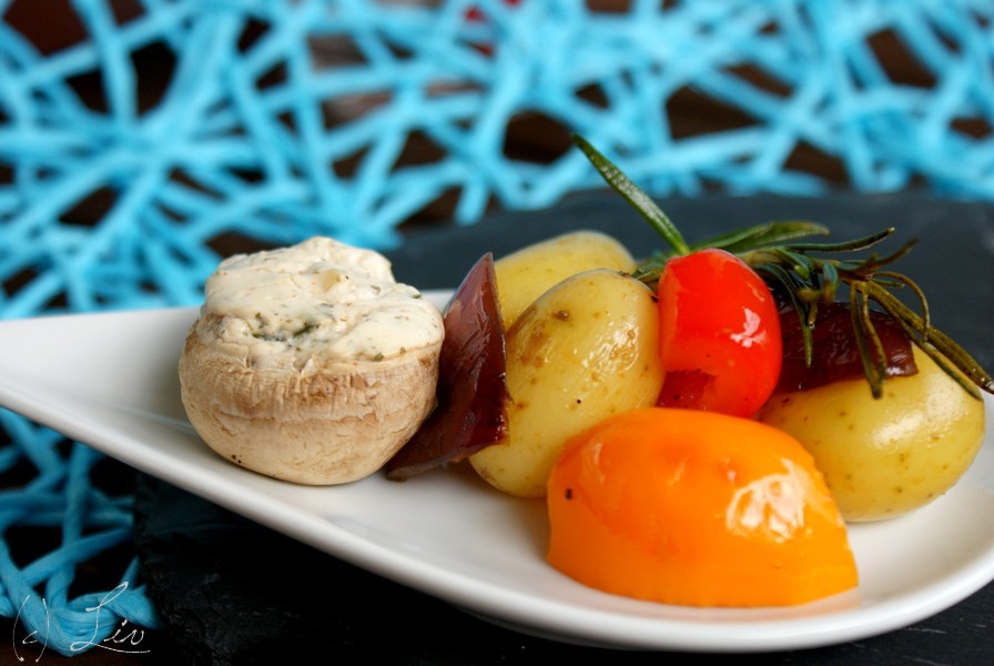 gefüllte Champignons mit Paprika-Kartoffelgemüse