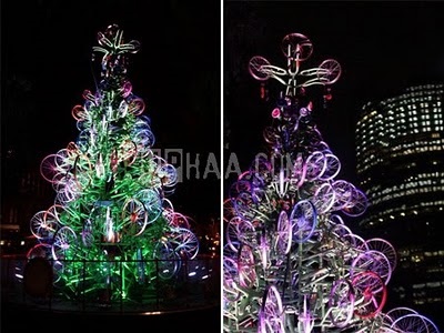 Weihnachtsbaum aus Fahrrädern, gesehen auf curiousphotos.blogspot.ca