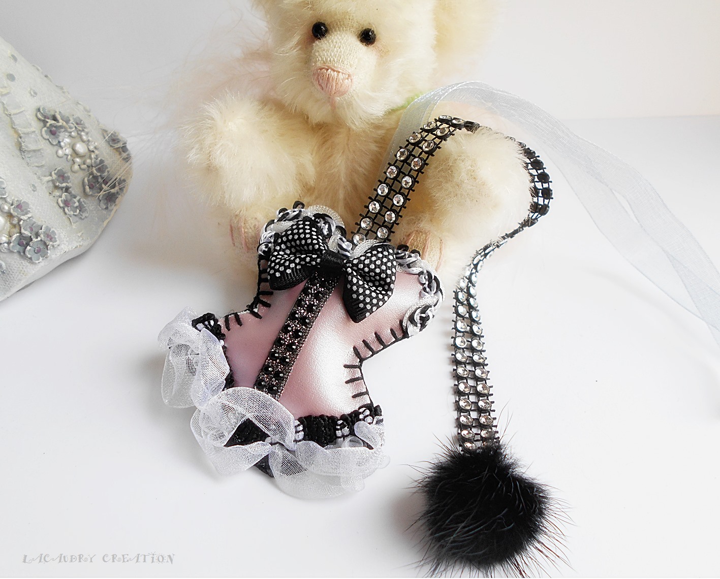 Marque page corset romantique rose métalic et noir