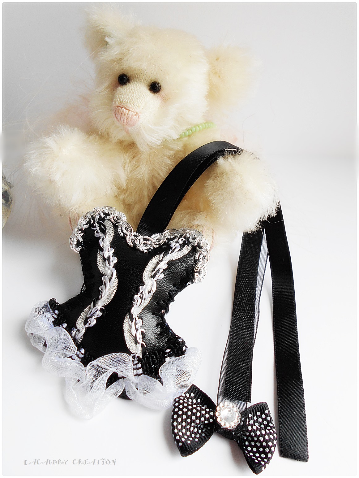 Marque pages corset gotique noir et blanc