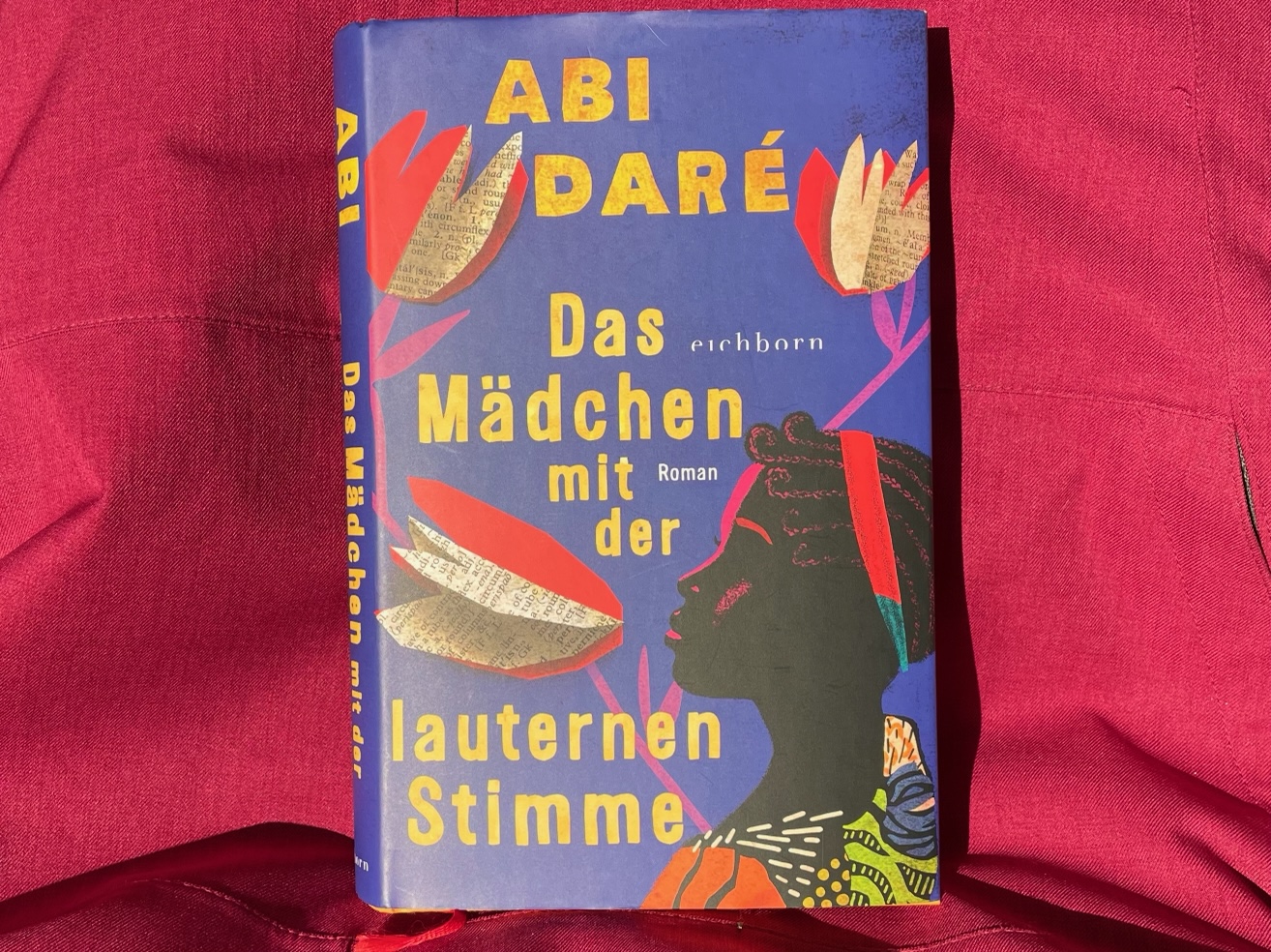 Abi Daré: Das Mädchen mit der lauternen Stimme (2021) / The Girl with the Louding Voice (2020)