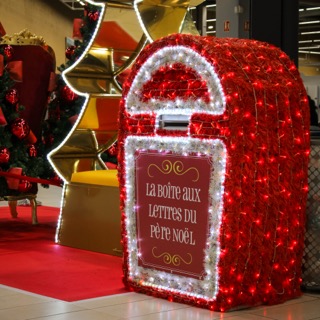 Boîte aux lettres du père Noël à Langon au Centre Commercial Moléon
