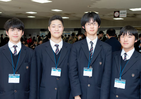 左から　大谷くん、森くん、國武くん、薮内くん