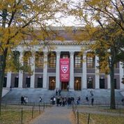 ハーバード大学　ワイドナー記念図書館