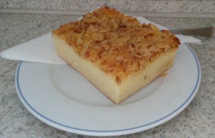 Bienenstich nach Art des Hauses