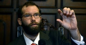 Profesor McInnes y su equipo creen que el Homo minusculus podría haber desaparecido debido a la destrucción de su hábitat por las comunidades aledañas humanos. -