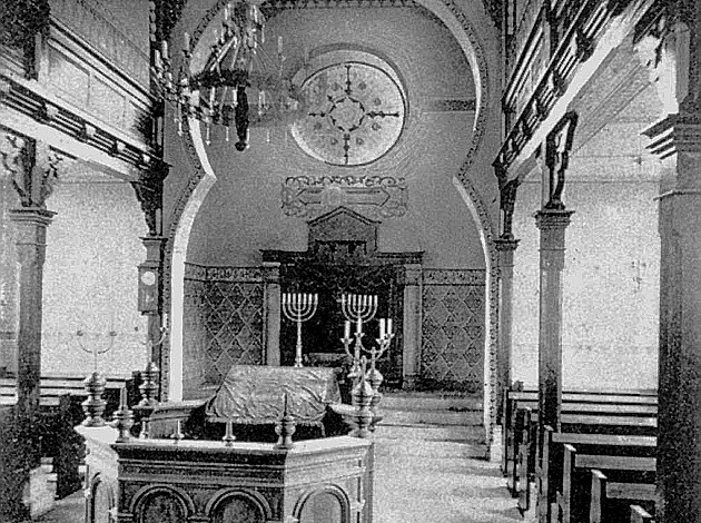 Im Innern der neuen Synagoge