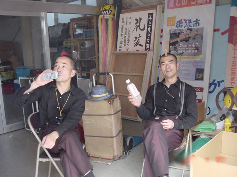 大道芸の共演 がーまるちょば