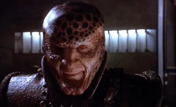 brillant: der leider viel zu früh verstorbene Andreas Katsulas als G'Kar