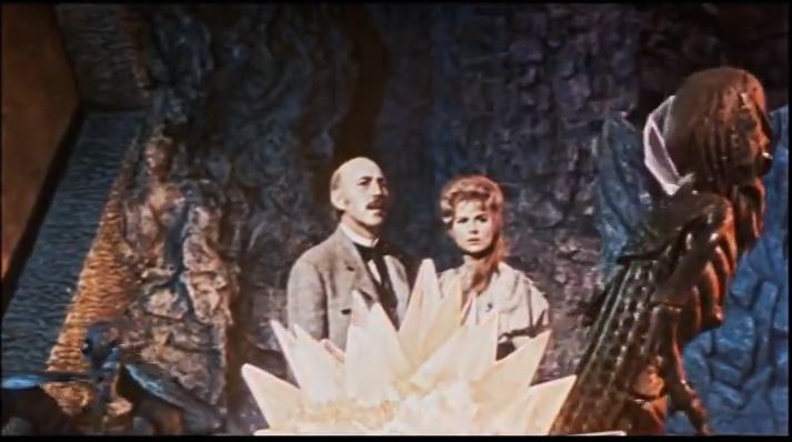Lionel Jeffries und Martha Hyer in den wundervollen Kulissen