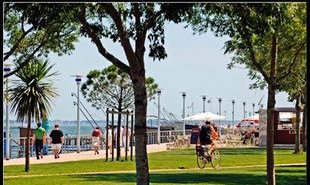 Saint-Nazaire. vue du front de mer aménagé.
