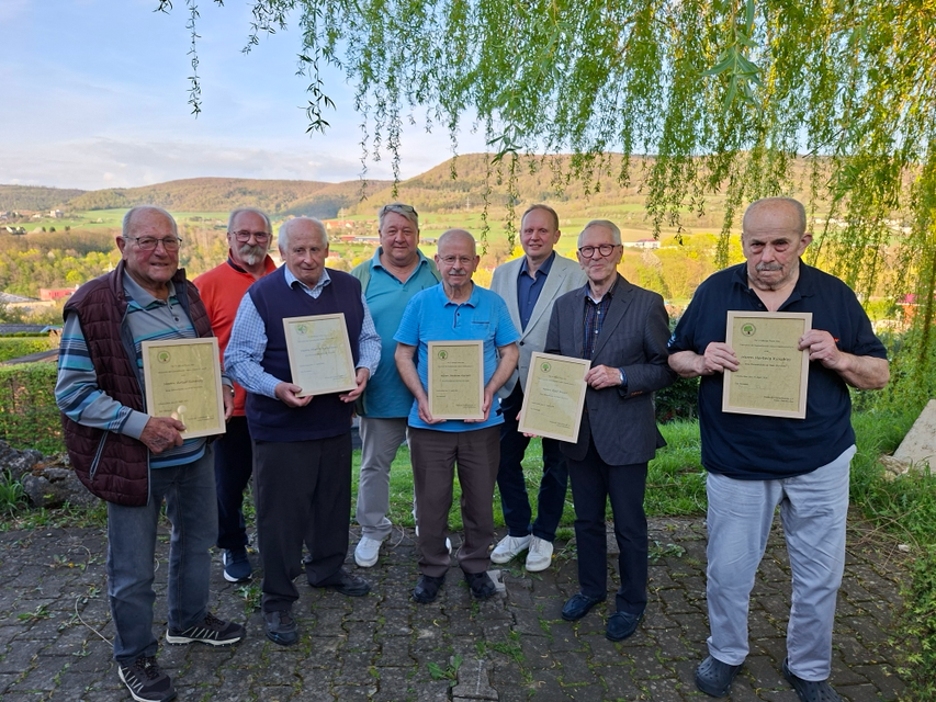 Bildunterschrift (von links): Artur Schaupp, Roland Felgenhauer, Martin Kaiserauer, Martin Strauß, Ibrahim Karaali, Hans-Peter Stütz, Karl Maier, Hartwig Kioschies
