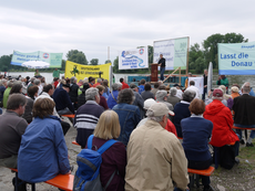 Die abschließende Kundgebung an der Donau war sehr gut besucht