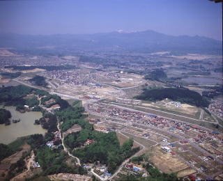 昭和62年の加茂団地全体の写真です。