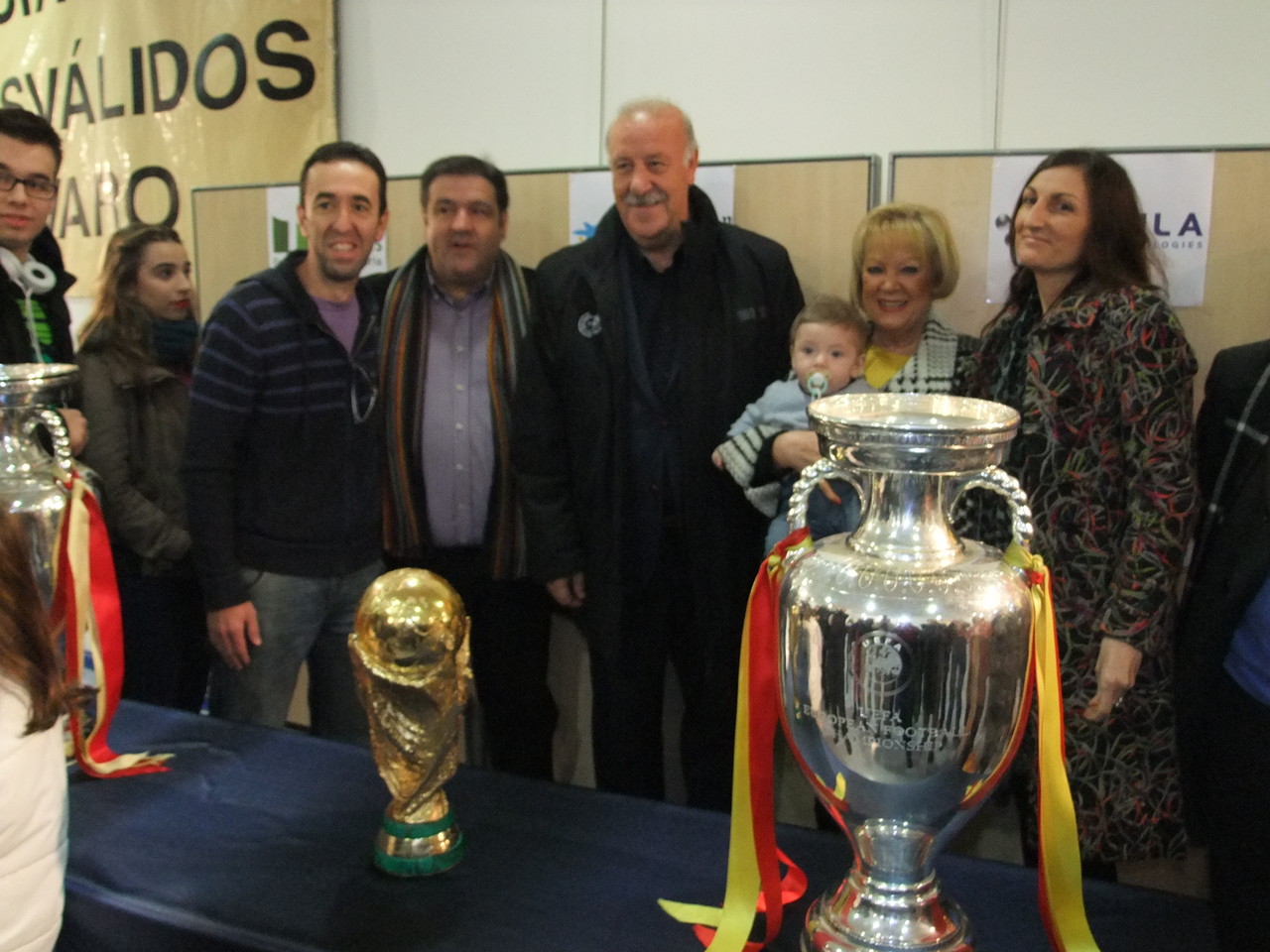 3 de enero de 2013. Visita de Vicente del Bosque a la exposición 'Historia de las Eurocopas' en el Centro Cultural El Madroño (Imagen: Valentín González,Vicus Albus)