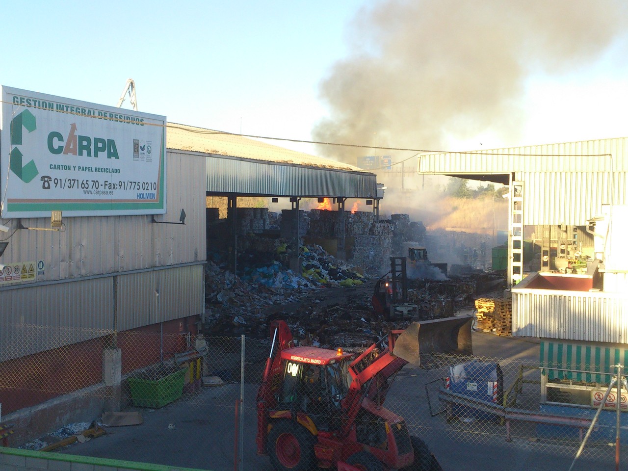 4 de agosto de 2013. Incendio en la empresa de reciclaje de papel CARPA (Imágenes enviadas por Joseba)