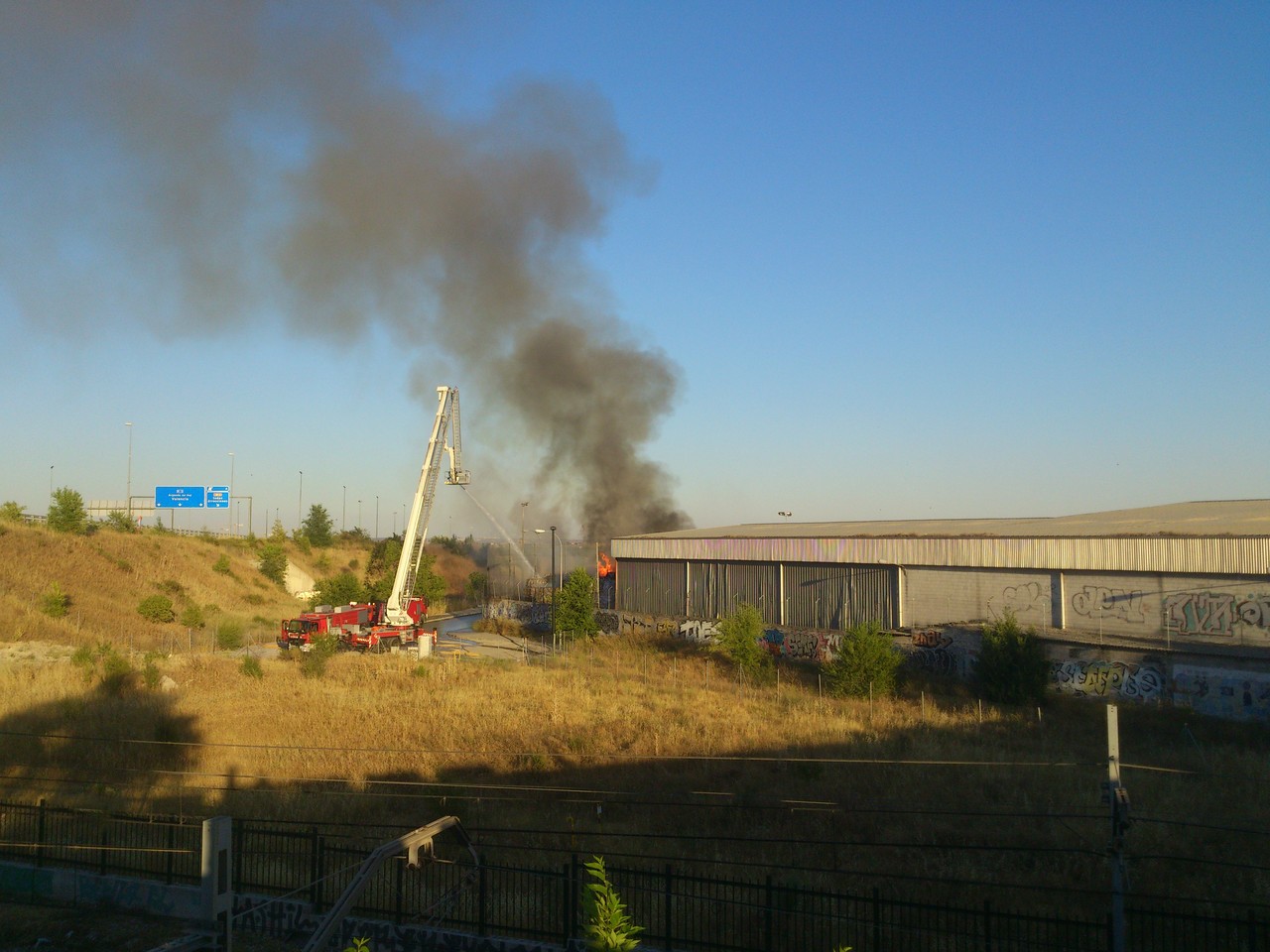 4 de agosto de 2013. Incendio en la empresa de reciclaje de papel CARPA (Imágenes enviadas por Joseba)