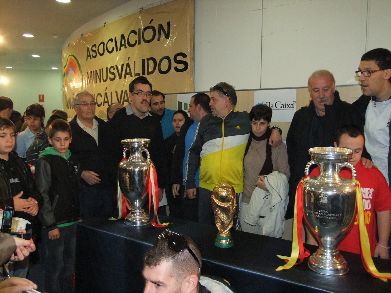3 de enero de 2013. Visita de Vicente del Bosque a la exposición 'Historia de las Eurocopas' en el Centro Cultural El Madroño (Imagen: Valentín González,Vicus Albus)