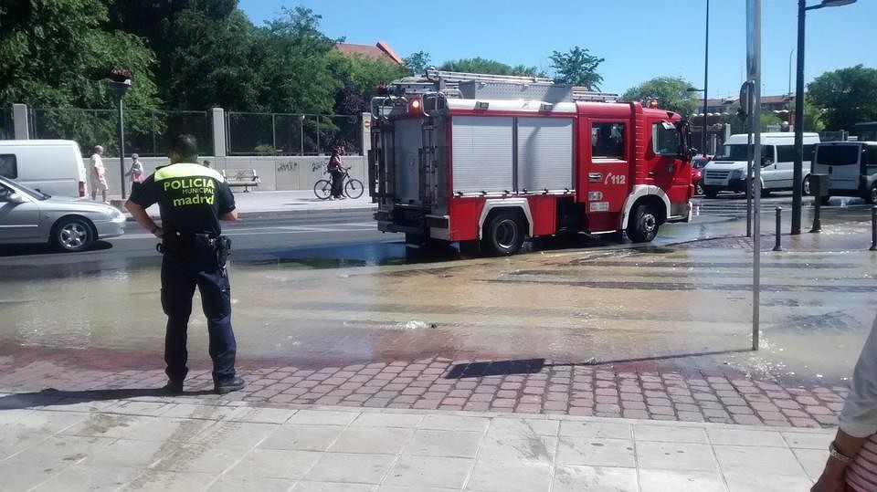 Rotura de una tubería en Camino Viejo de Vicálvaro (Imagen: Antonio Javier García)