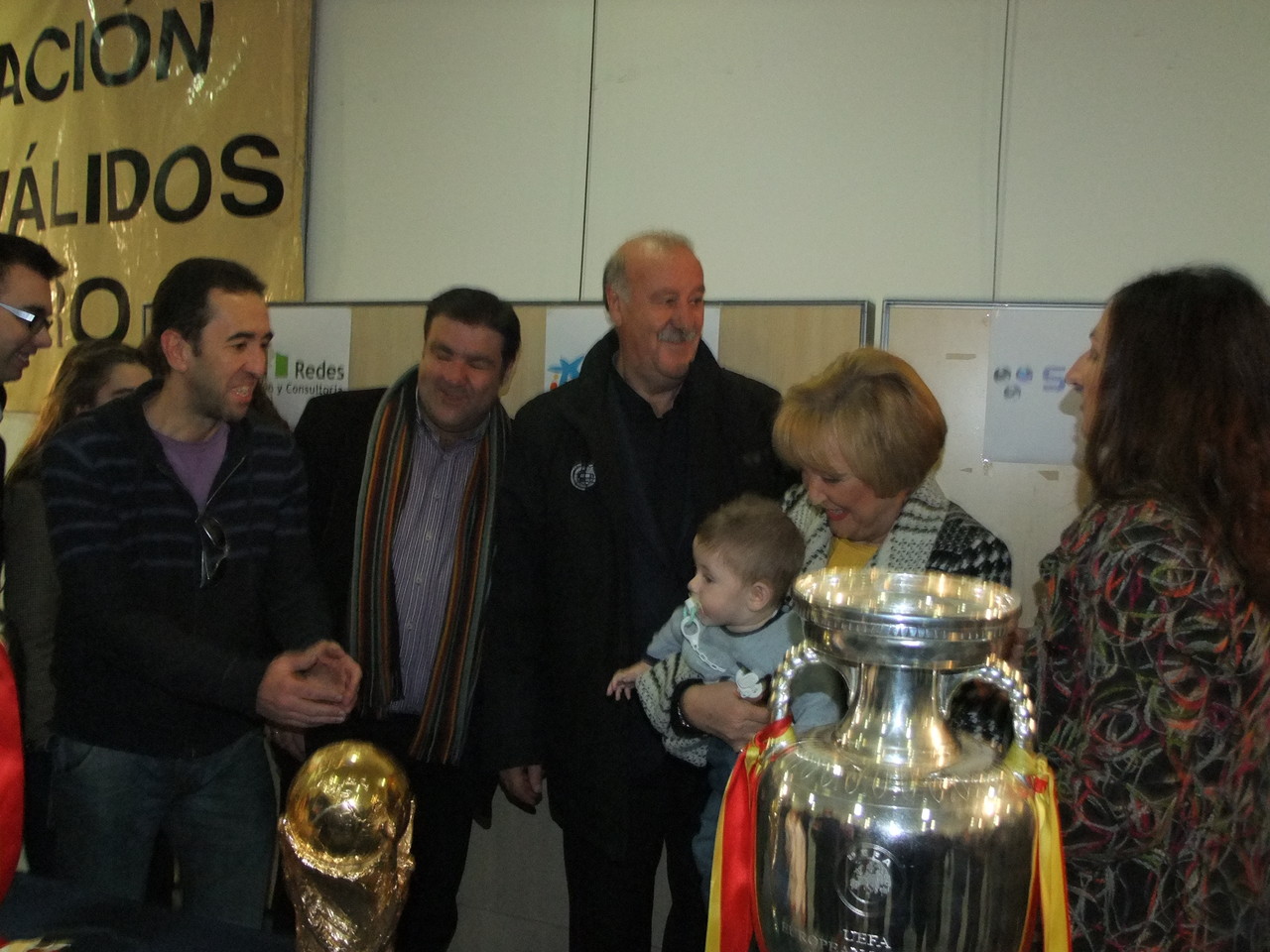 3 de enero de 2013. Visita de Vicente del Bosque a la exposición 'Historia de las Eurocopas' en el Centro Cultural El Madroño (Imagen: Valentín González,Vicus Albus)