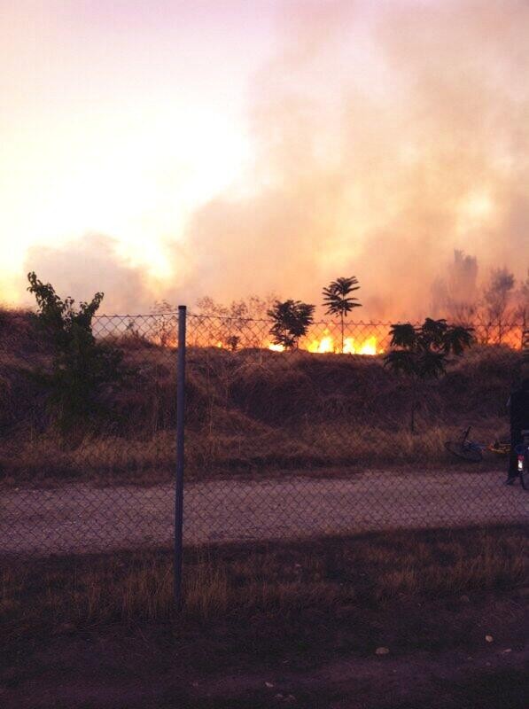 Incendio en el parque de Valdebernardo. 10 de octubre de 2013. Imagen de @estilogalvez