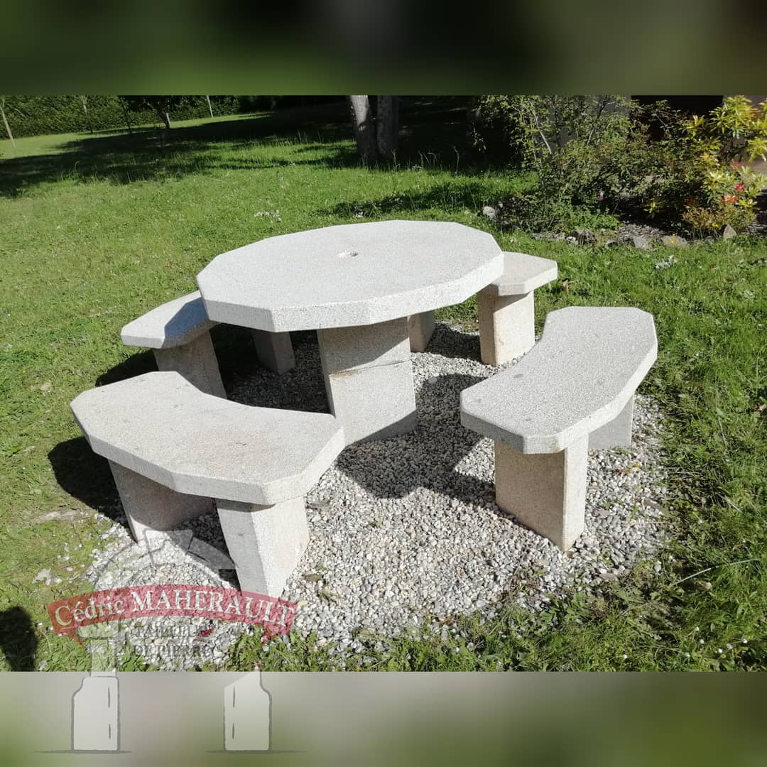 table granit beige (forme dodécagone)