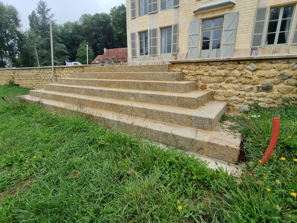 Péron escalier granit