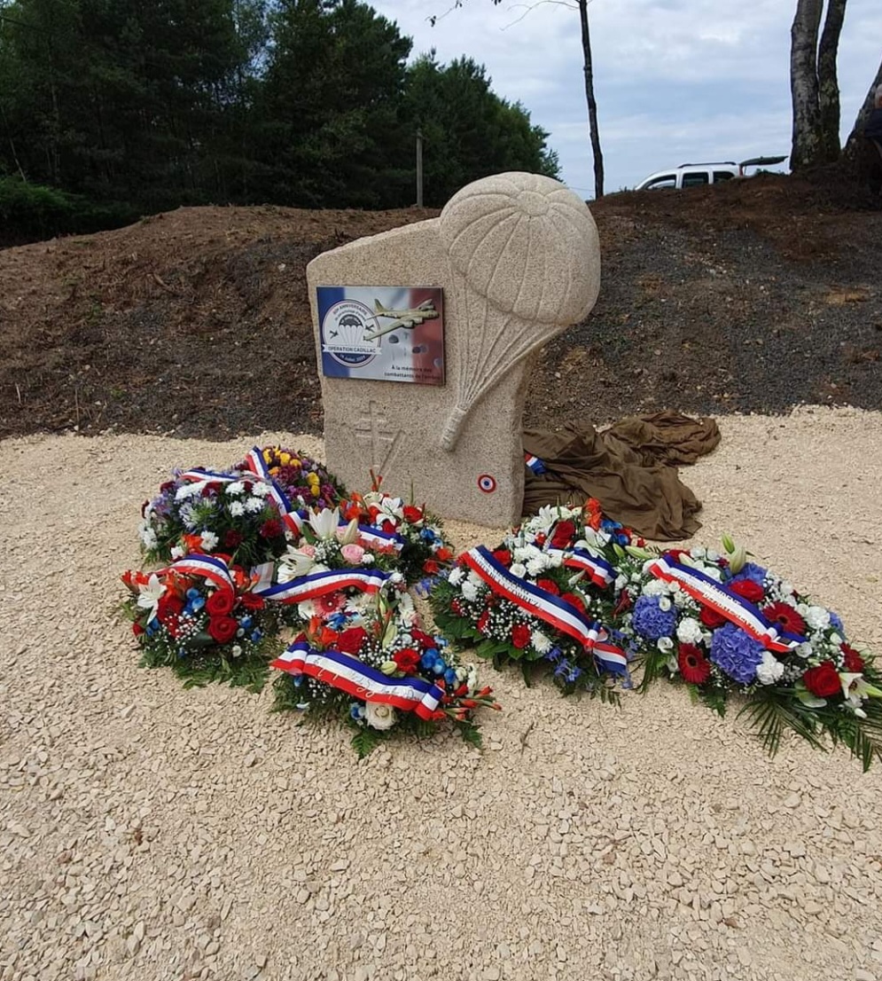 Stele commémorative granit jaune 