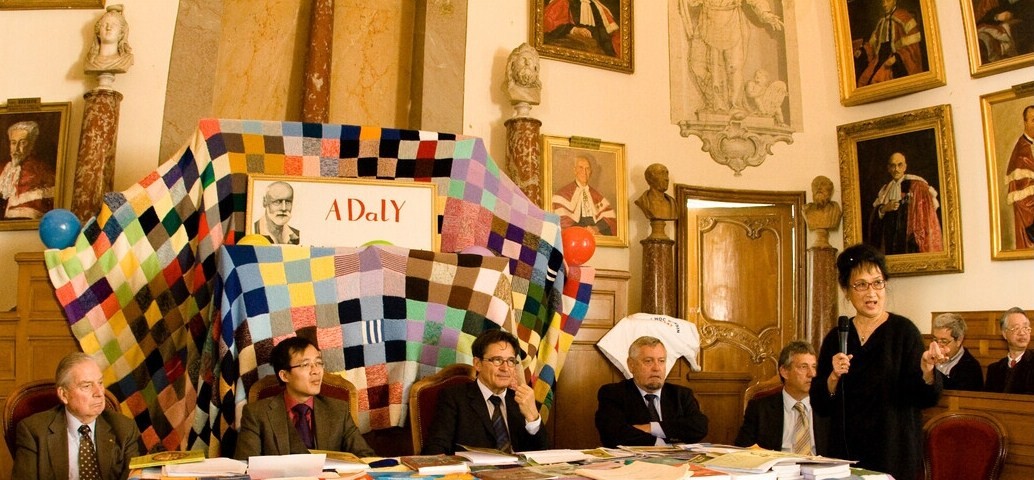 "Journée Internationale du Tricot", le 13 Juin 2015 à la Gazette Café de Montpellier - Photo à la salle des Actes de la Faculte de Medecine de Montpellier