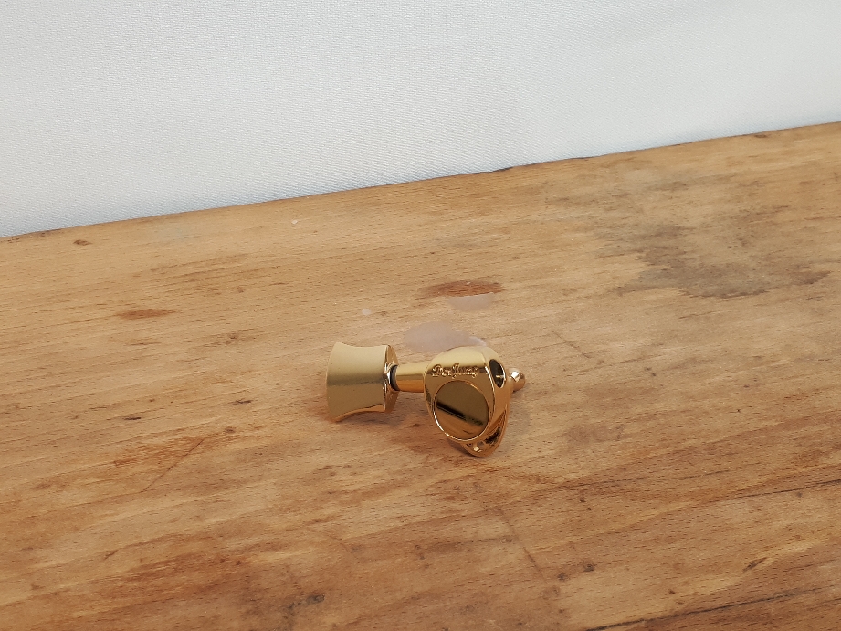 TYPE 4 GOLD inclosed
