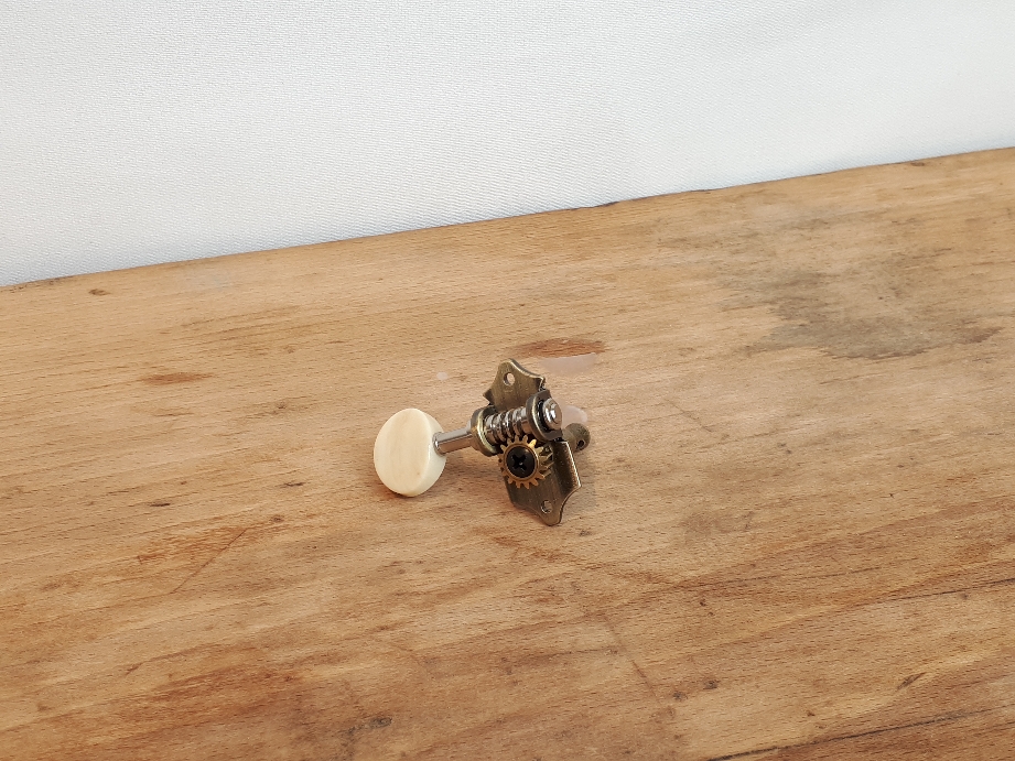 TYPE 3 VINTAGE ivoroide button