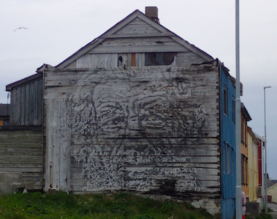 Kunst auf Holz, Vardø, Norwegen