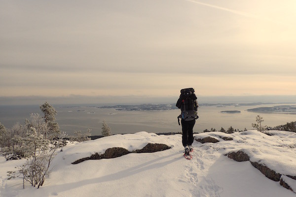 Wandern mit Schneeschuhen (Slåttdalsberget, Schweden)
