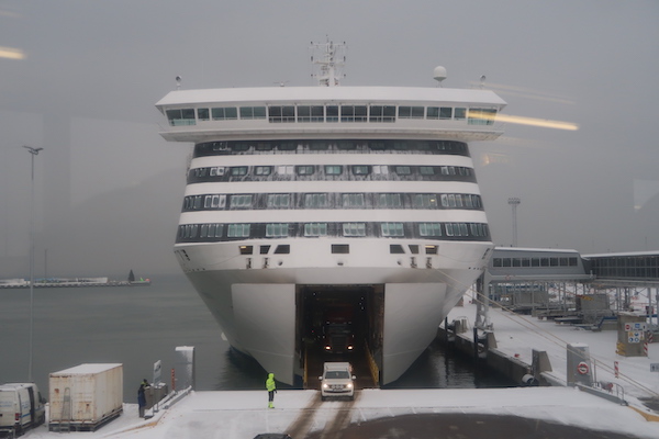 Die Victoria I von Tallink Silja beim Anlegen in Tallinn