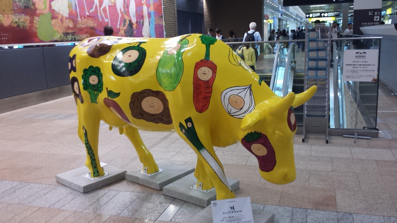 カウパレードの牛のオブジェが札幌駅にお目見えです Itコーディネータ 佐々木身智子 ささきみちこ 北海道札幌市