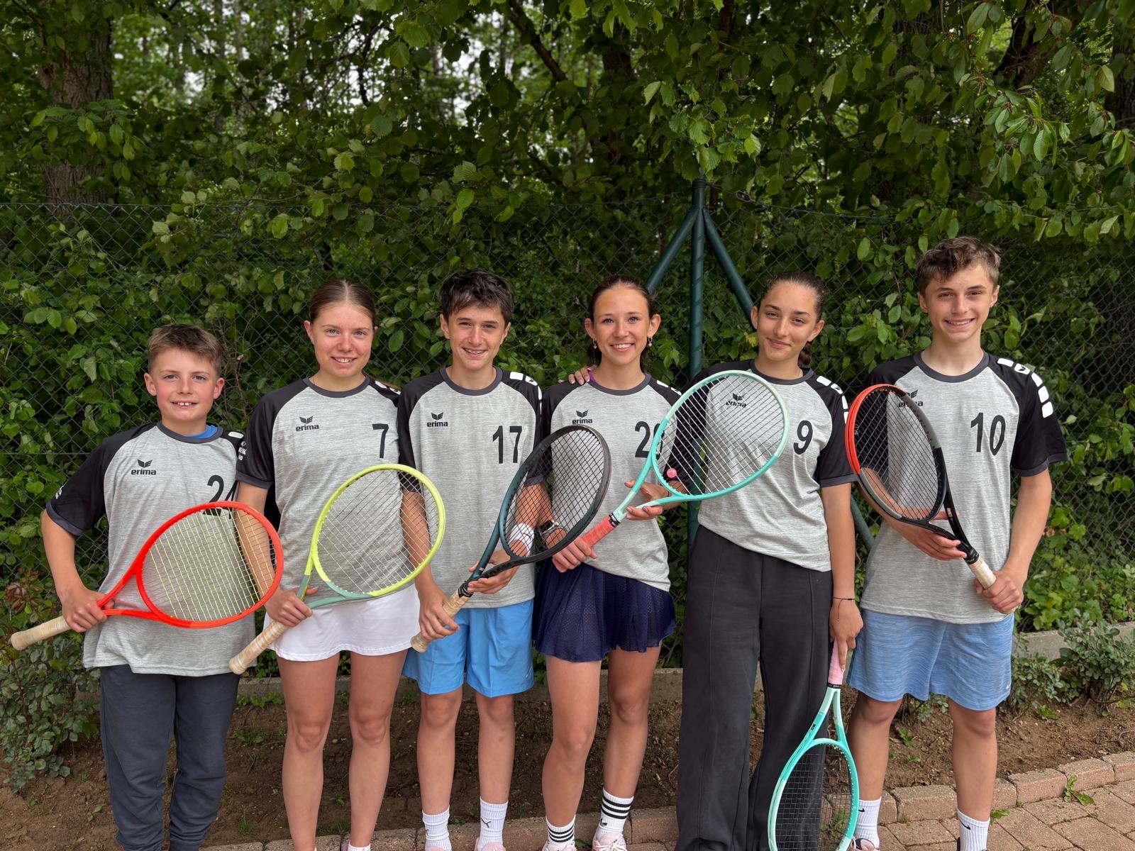 Aufschlag geglückt: MPG-Tennismannschaft feiert klaren Auftaktsieg bei Jugend trainiert für Olympia