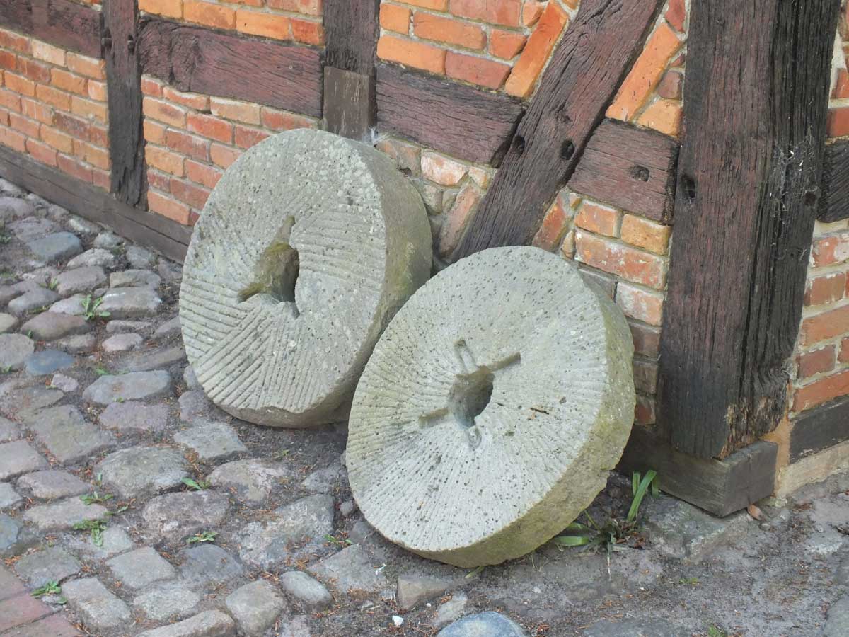 Mühlsteine