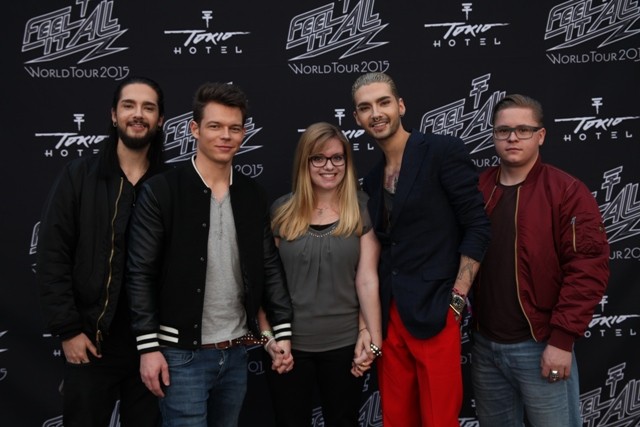 Tom, Georg, Bill und Gustav. Dieser Moment, in dem sich mein Traum, die Band Tokio Hotel zu treffen, erfüllt hat, ist nicht in Worte zu fassen! Und dann lächeln wir auch noch alle so schön! (Außer natürlich Gustav :-D )