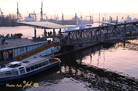 _sun for Hamburg_ Hamburger Landungsbrücken. Foto: (c)Ank, 5/2015