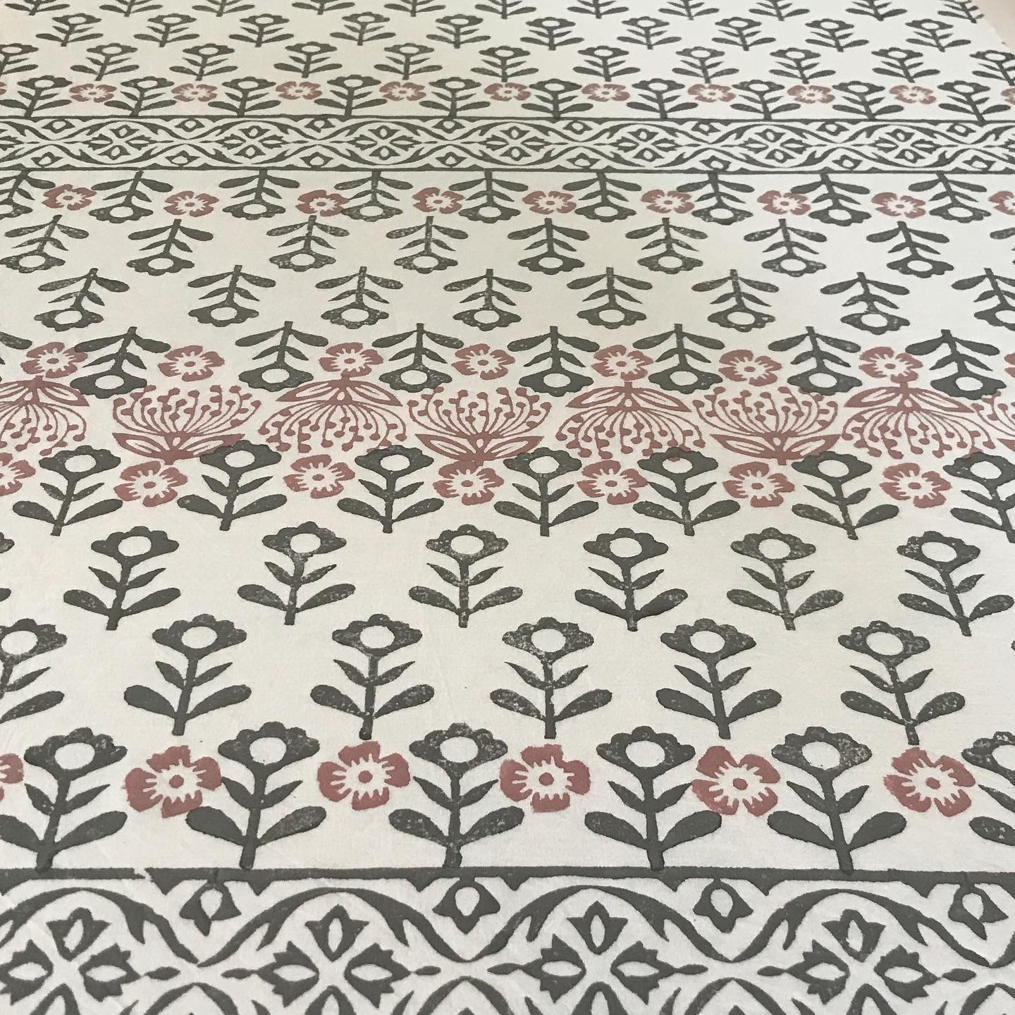 Einzigartige Muster auf Baumwollstoffen mit Blockprint.