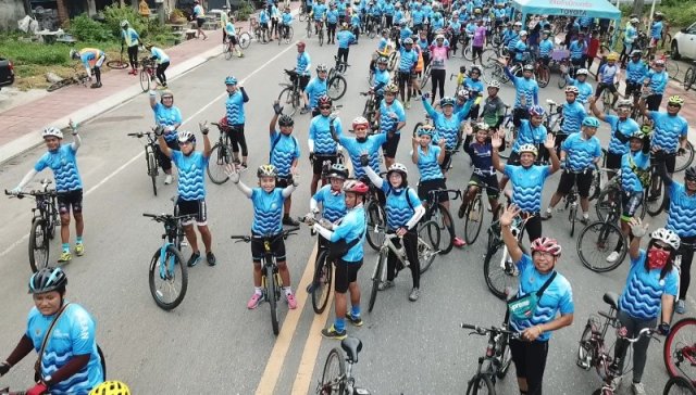 IOI THAILAND: A 1000 cyclists joined in a bicycle campaign and travelled 40 km with the theme 'Thai Sea Conservation and Natural Disaster Risk Reduction for Trang Province. Photo credit: IOI Thailand